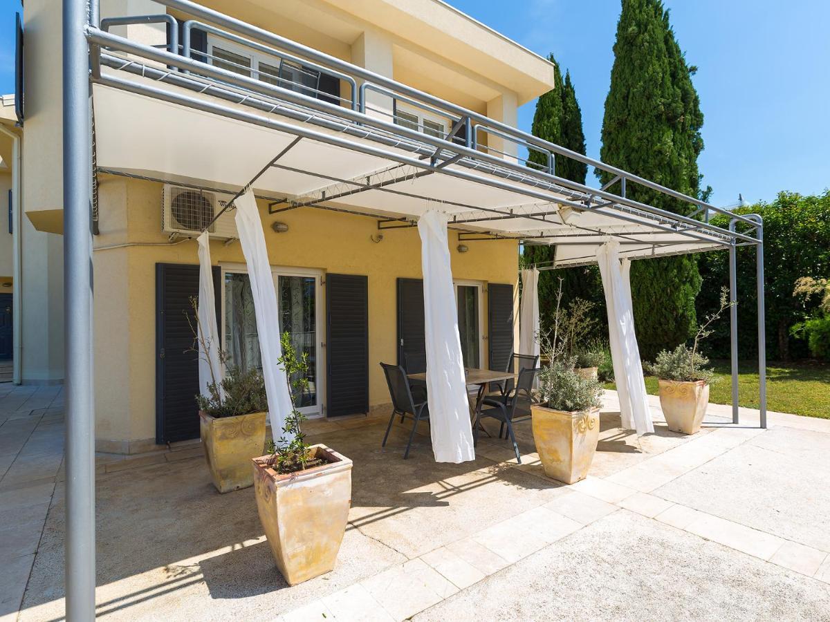 Apartments Gala Poreč Exteriör bild