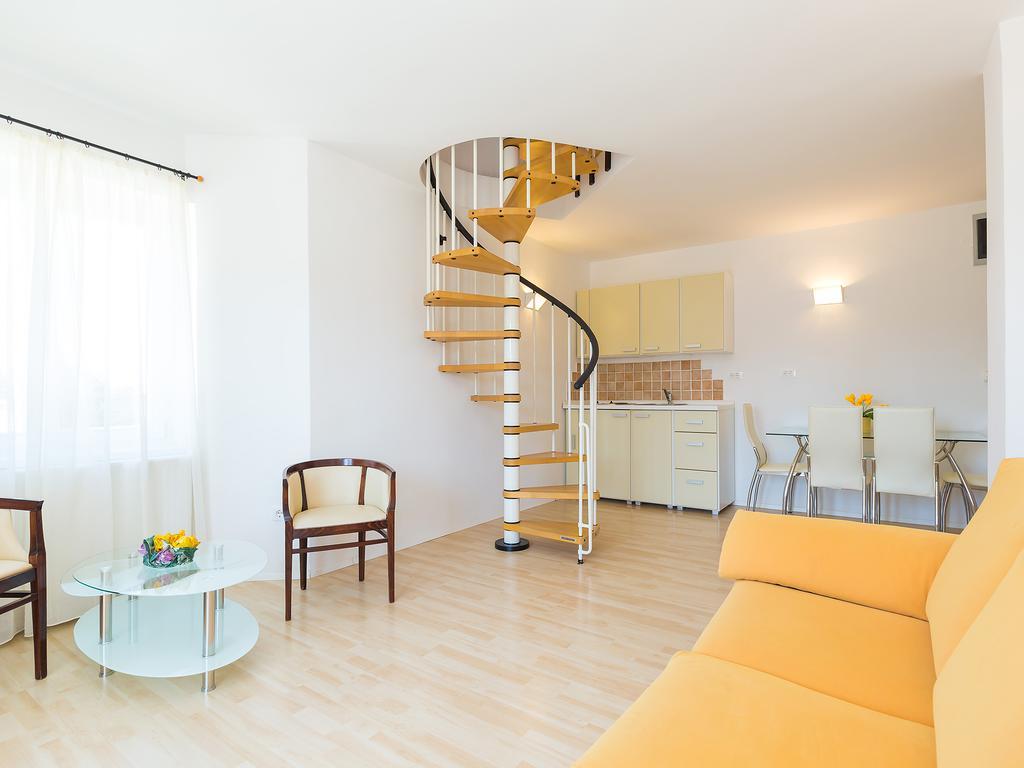 Apartments Gala Poreč Exteriör bild