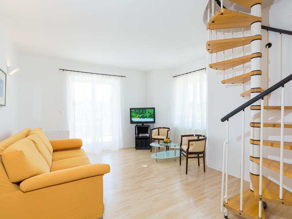 Apartments Gala Poreč Exteriör bild